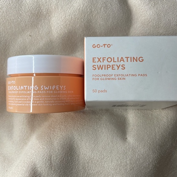 Go-to Exfoliating Swipeys - Picture 16 of 16
